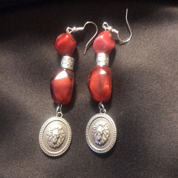 love, Savvy Handcrafted Red Beaded Lions Head Earrings - Picture 2 of 2